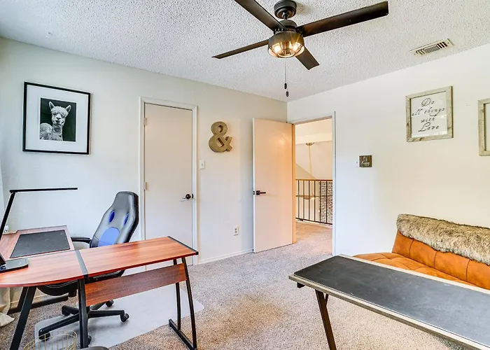 4 Mi To At&t Stadium: Worth Townhome! Fort Worth