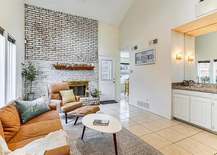 Holiday home 4 Mi To At&t Stadium: Worth Townhome! *