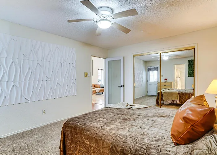 4 Mi To At&t Stadium: Worth Townhome! Holiday home Fort Worth