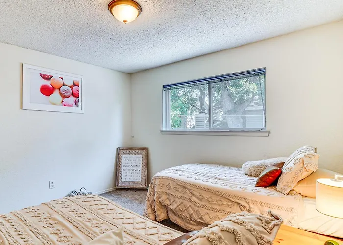 4 Mi To At&t Stadium: Worth Townhome! Holiday home *