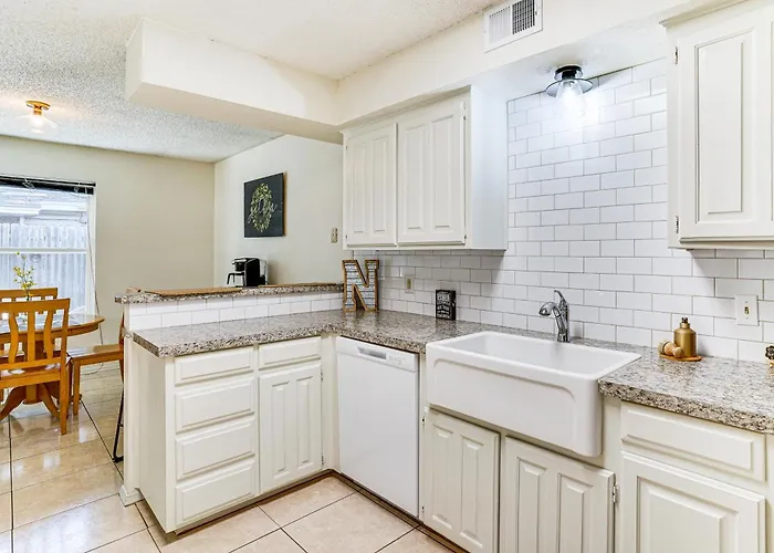 Holiday home 4 Mi To At&t Stadium: Worth Townhome! *