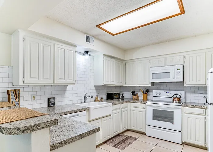 4 Mi To At&t Stadium: Worth Townhome! Holiday home Fort Worth