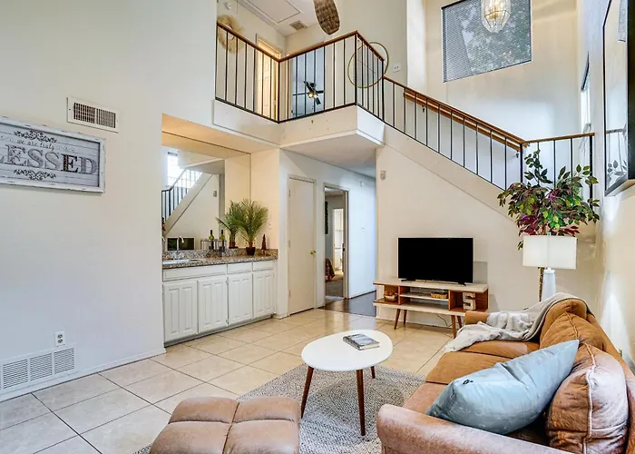 Holiday home 4 Mi To At&t Stadium: Worth Townhome! Fort Worth