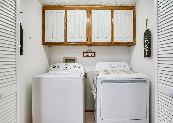 Holiday home 4 Mi To At&t Stadium: Worth Townhome!