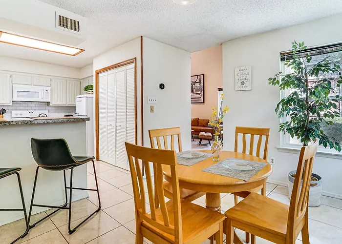 Holiday home 4 Mi To At&t Stadium: Worth Townhome! Fort Worth
